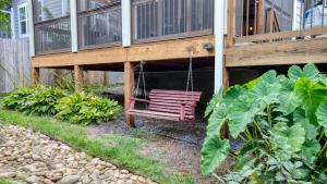 Sweetgum by AvantStay Black Mountain Retreat w Covered Deck