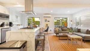 Mission Point 1 by AvantStay San Diego Beach House w Huge Patio Fire Pit Walk to Beach