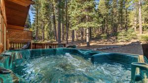 Wolfs Lair by AvantStay Swiss Chalet w Private Hot Tub Access to Northstar Resort Community