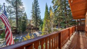 Wolfs Lair by AvantStay Swiss Chalet w Private Hot Tub Access to Northstar Resort Community