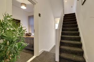 Modern Apartment in Portsmouth Perfect for Contractors with Free Parking