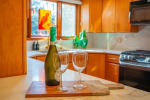 Luxury Wooded Retreat Sunroom Hot Tub Game Room