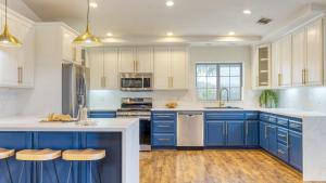 Le Grand Bleu by AvantStay Luxury Hilltop Estate