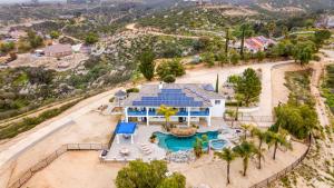 Le Grand Bleu by AvantStay Luxury Hilltop Estate