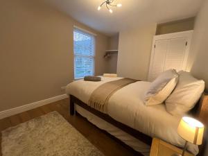 City Centre, River views, Sleeps 5, Free Parking