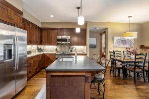 Cozy Winter Escape - 2BR & 2BA Near Snowy Trails and Downtown