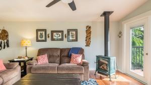 Wolf Beach Cottage by AvantStay Harbor Views