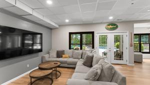 Making Waves by AvantStay Sleeps 20 Pool