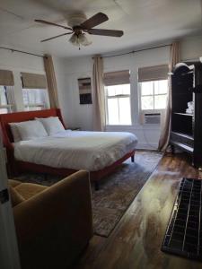 Corporate Comfort in Freetown - Spacious Homes for Work Crews