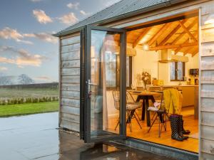 2 Bed in Moreton Eye 80510