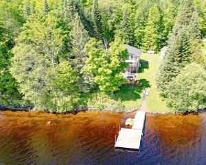 The Getaway Modern Lakefront w Hot Tub,Sauna,Wifi