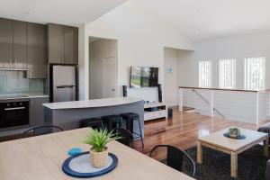 Ocean Stays - Mollymook