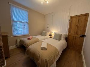 City Centre, River views, Sleeps 5, Free Parking