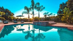 Grapevine by AvantStay Secluded 5BR Villa 4 Acres of Vineyards Avo Groves