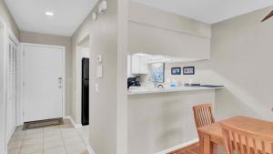 3C Mariners Walk by AvantStay Beach Pool Access Enclosed Porch