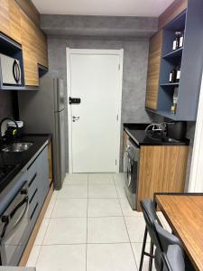 Belo Studio com suíte e varanda