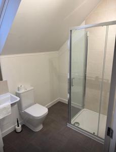 3BR House in Warrington with EV Charger & Garden