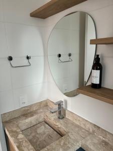 Belo Studio com suíte e varanda