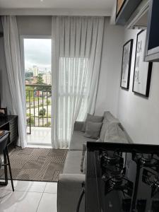 Belo Studio com suíte e varanda