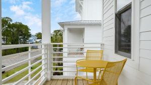 Flipper by AvantStay 18-Person Retreat w Pool