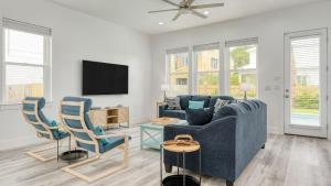 Flipper by AvantStay 18-Person Retreat w Pool