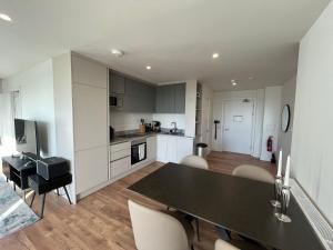 Skyline Penthouse by Guinness! Unbeatable Sunset Views of Phoenix Park & 15 Min Walk to Temple Bar