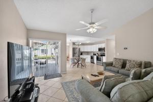 Disney Pool Retreat Minutes to Parks home