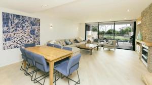 Forty Five On Lawson Apt 3