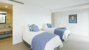 Forty Five On Lawson Apt 3