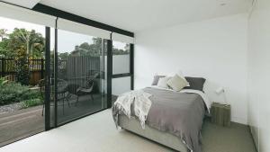 Forty Five On Lawson Apt 3