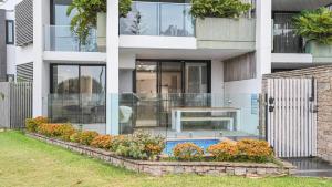 Forty Five On Lawson Apt 4