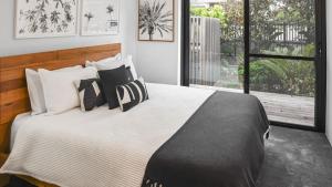 Forty Five On Lawson Apt 4