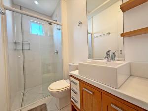 Apto 2 Quartos no Centro de Balneário Camboriú com Sacada e Churrasqueira