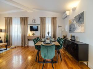 Apartments Tomy - Penthouse Two bedroom apartment with Terrace and Sea View