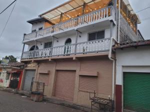 El hostal de Uriel