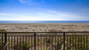 428 D Shipwatch by AvantStay Ocean View w Community Pool Access