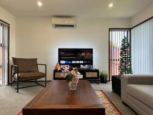 Carnoustie Calm- A Cosy Wattle Downs Home