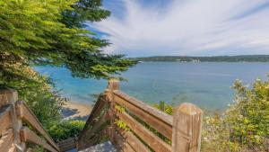 Orca Ridge on Resort Road by AvantStay