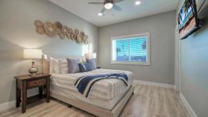 Port A Escape w Pools Patio Walk to Beach La Concha by AvantStay