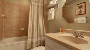 102 E Port O Call by AvantStay Beachfront Ocean Views Communal Pool