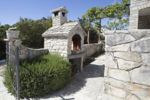 Apartment Maslinica 13135b