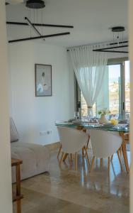 Villa Alba Del Mar with private heated pool