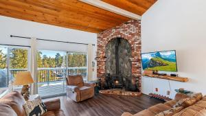 Mountain Palette by AvantStay Hot Tub Game Room Deck Sweeping Views