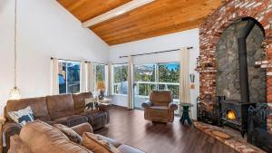 Mountain Palette by AvantStay Hot Tub Game Room Deck Sweeping Views