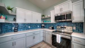 Private Pool Patio Walk to Beach Outdoor Oasis Wave On Wave by AvantStay