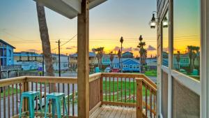 Private Pool Patio Walk to Beach Outdoor Oasis Wave On Wave by AvantStay