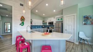 Private Pool Patio Walk to Beach Outdoor Oasis Wave On Wave by AvantStay