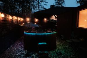 Dom Zielarki z widokiem na jezioro, sauna, balia