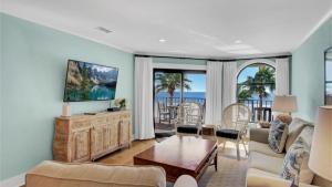 415 Seascape by AvantStay Beachfront Condo w Communal Pool Access