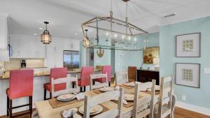 415 Seascape by AvantStay Beachfront Condo w Communal Pool Access